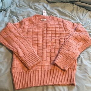 Women’s American Eagle crew sweater. Peach color